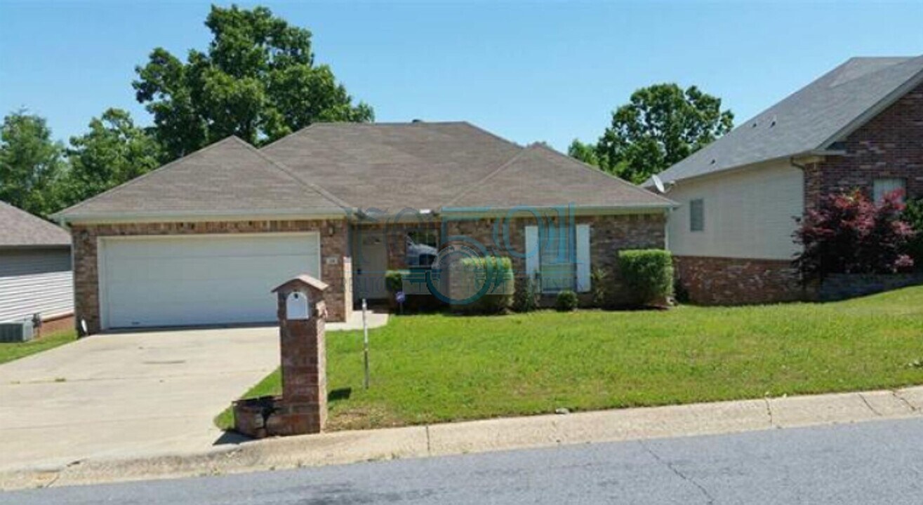 24 Zircon Dr in Maumelle, AR - Foto de edificio