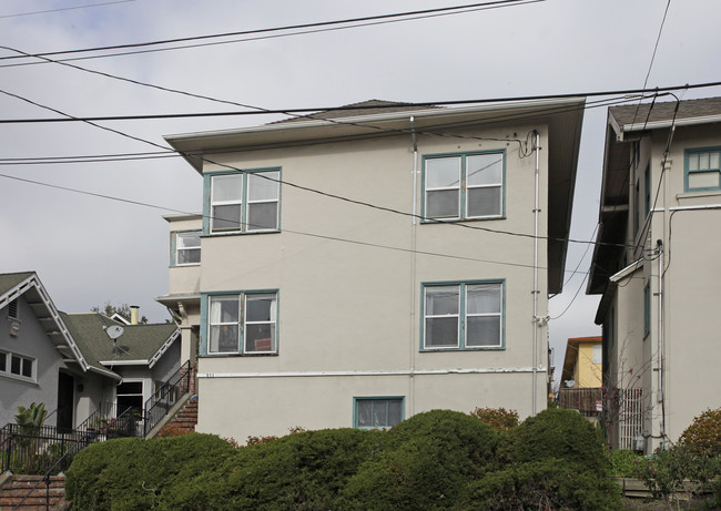 351 Palm Ave in Oakland, CA - Foto de edificio - Building Photo