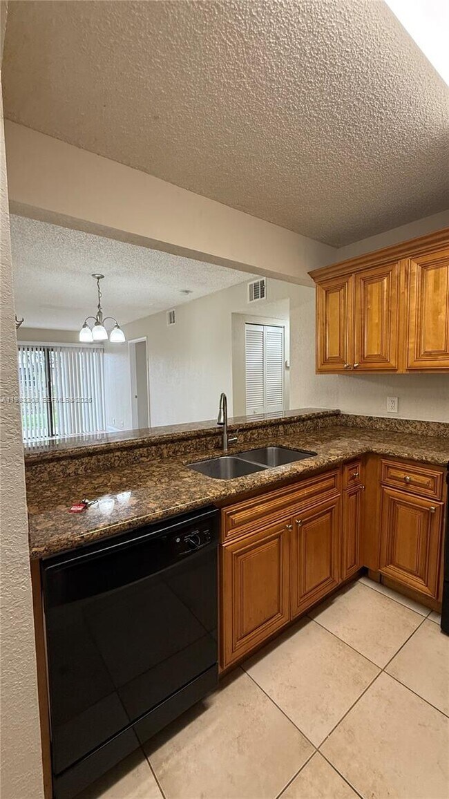 1500 Lake Crystal Dr, Unit C in Royal Palm Beach, FL - Building Photo - Building Photo