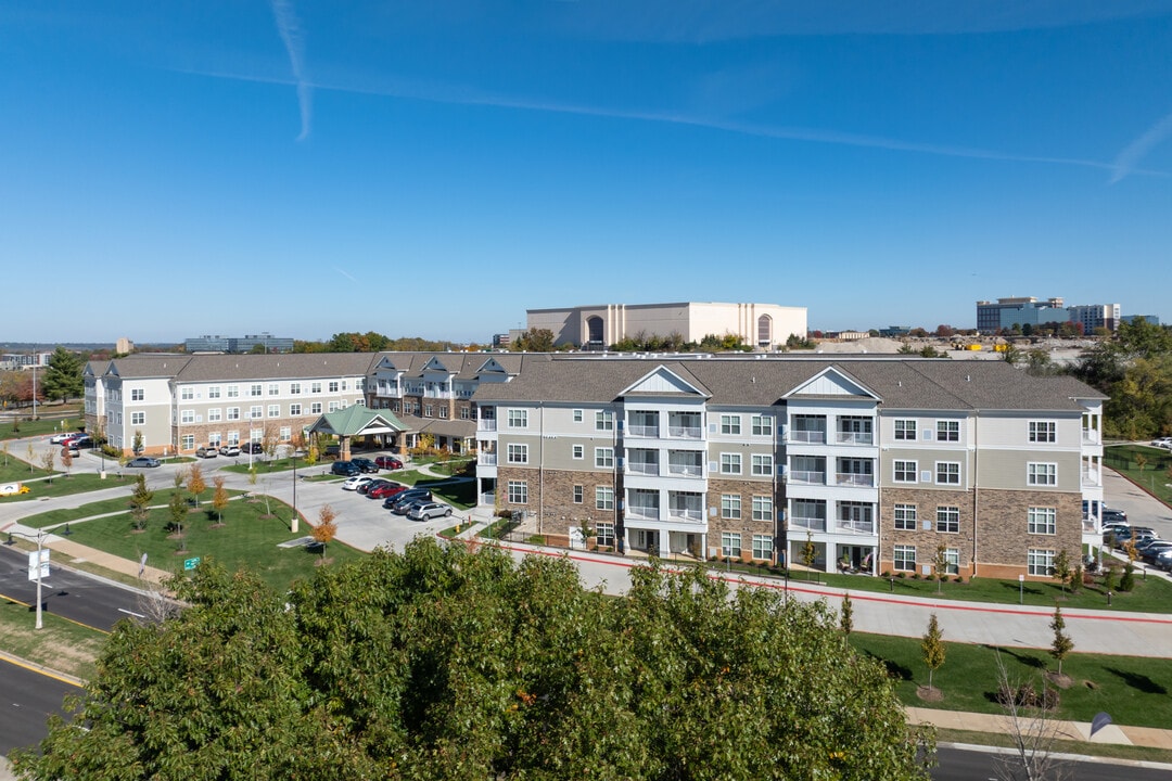 The Lumiere of Chesterfield in Chesterfield, MO - Building Photo