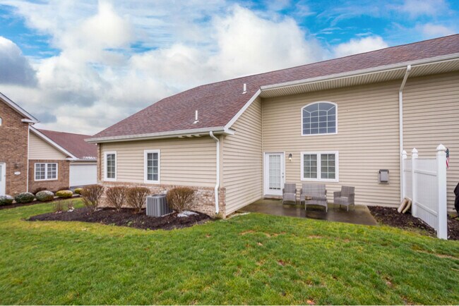 75 Nicholas Dr in Beaver, PA - Foto de edificio - Building Photo