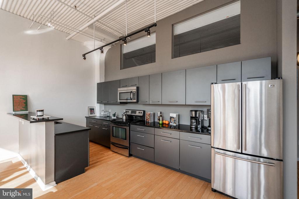 2200 Arch St in Philadelphia, PA - Building Photo