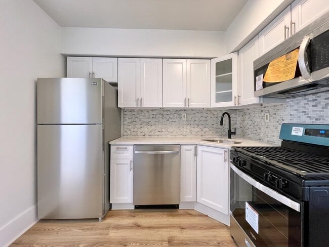 212 15th St in Jersey City, NJ - Building Photo - Building Photo