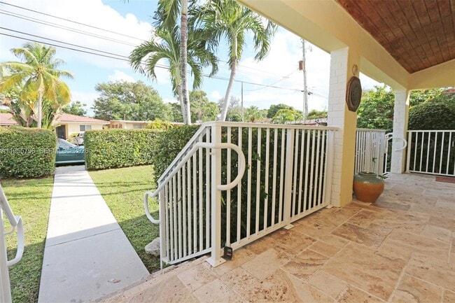 2746 SW 32nd Ct in Miami, FL - Building Photo - Building Photo