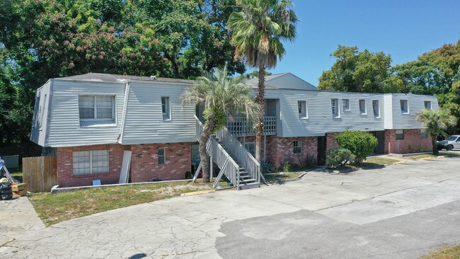 Cheri Court in New Port Richey, FL - Foto de edificio - Building Photo