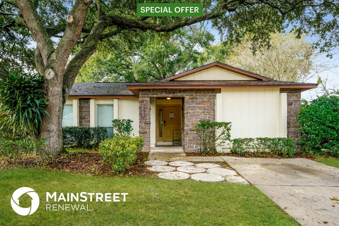 1003 Park St in Seffner, FL - Building Photo