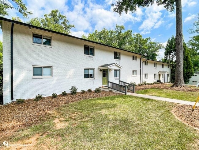 property at 711 Oakview Rd