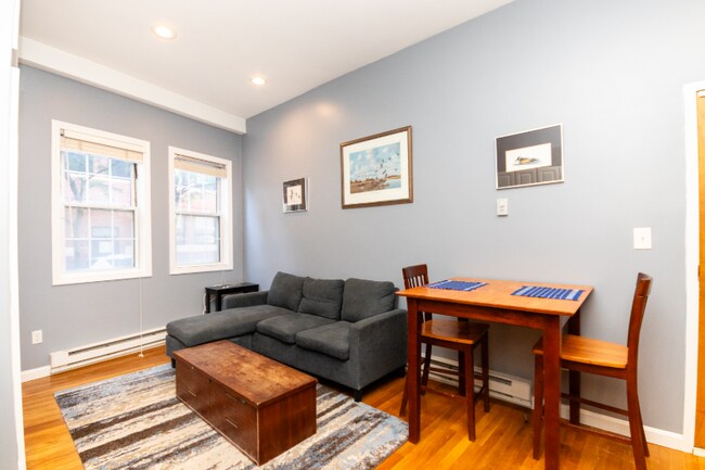 342 North St in Boston, MA - Foto de edificio - Building Photo