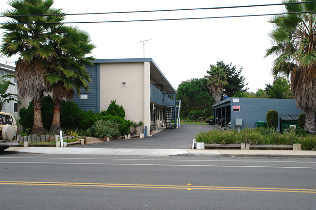 Jefferson Gardens in Carlsbad, CA - Building Photo - Building Photo