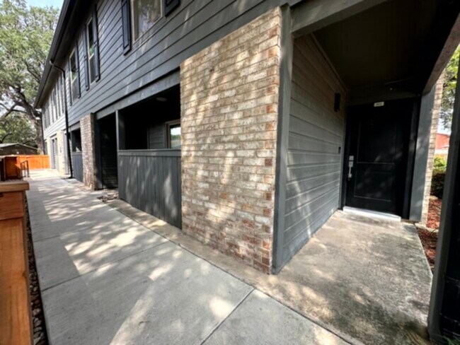 2718 Old Field Dr in San Antonio, TX - Building Photo - Building Photo