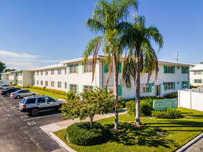 Gregorian Court Co-Ops in Fort Lauderdale, FL - Building Photo - Building Photo