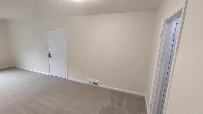 211 Garden Ln in Decatur, GA - Foto de edificio - Building Photo