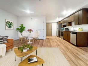 Leeward Apartments in Hood River, OR - Building Photo - Interior Photo