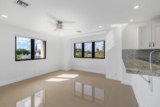 456 NW 41st St in Oakland Park, FL - Building Photo - Building Photo