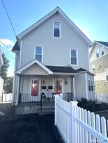 10 Bayview Ave in Norwalk, CT - Building Photo