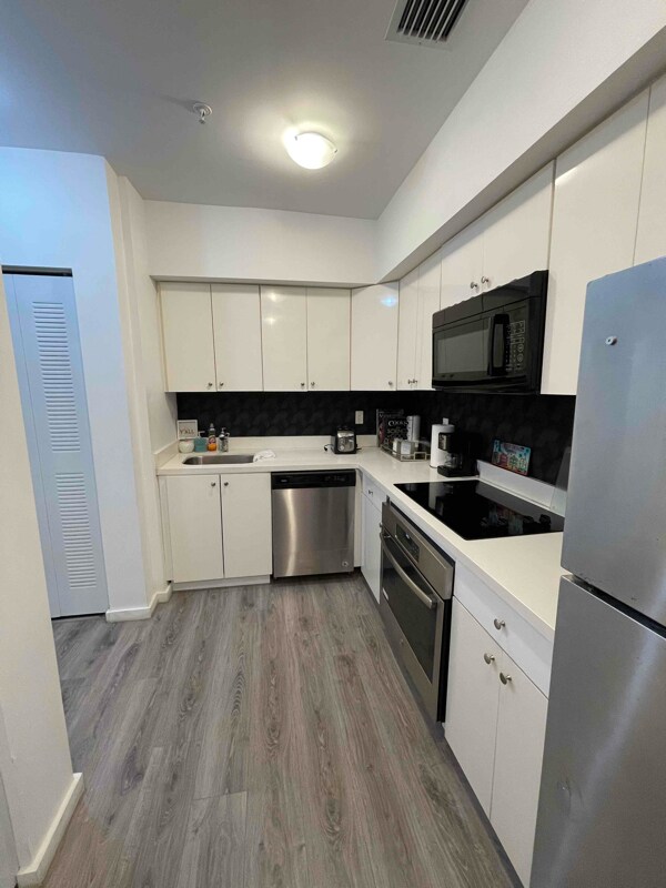 700 Meridian Ave in Miami Beach, FL - Foto de edificio - Building Photo