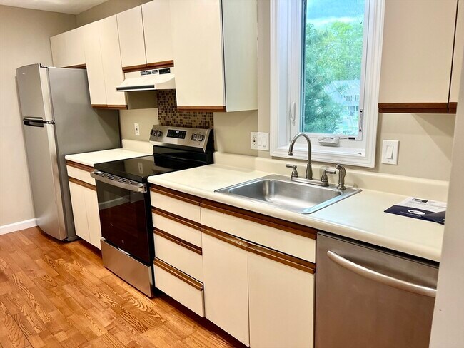 1201 Grafton St in Worcester, MA - Building Photo - Building Photo
