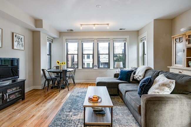 property at 2235 W Wilson Ave