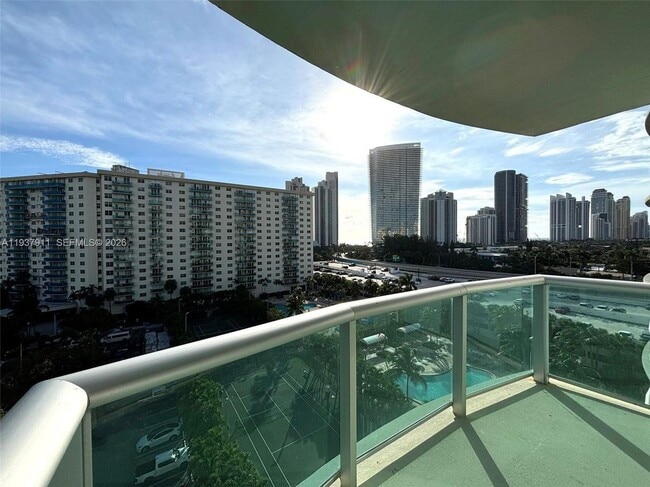 19380 Collins Ave in Sunny Isles Beach, FL - Building Photo - Building Photo