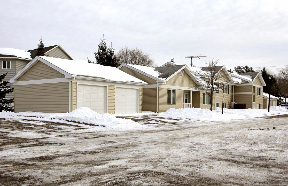 2005 Quarry Rd in St. Cloud, MN - Building Photo