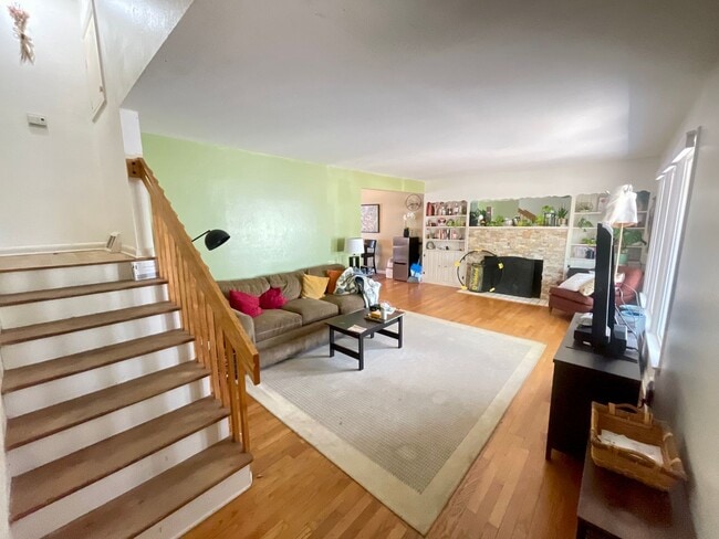 Expansive 5-bedroom, 2.5-bath home with incredible mountain views! in Fort Collins, CO - Building Photo - Building Photo