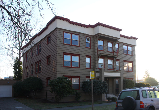 Stringfellow Apartments in Tacoma, WA - Building Photo - Building Photo