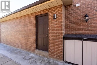 39 Airdrie Dr in Vaughan, ON - Building Photo - Building Photo