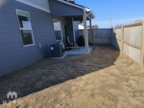 5764 E Bristol Cir in Bel Aire, KS - Foto de edificio - Building Photo