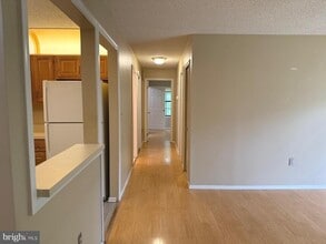 31 Kite Ct in Lawrence Township, NJ - Foto de edificio - Building Photo