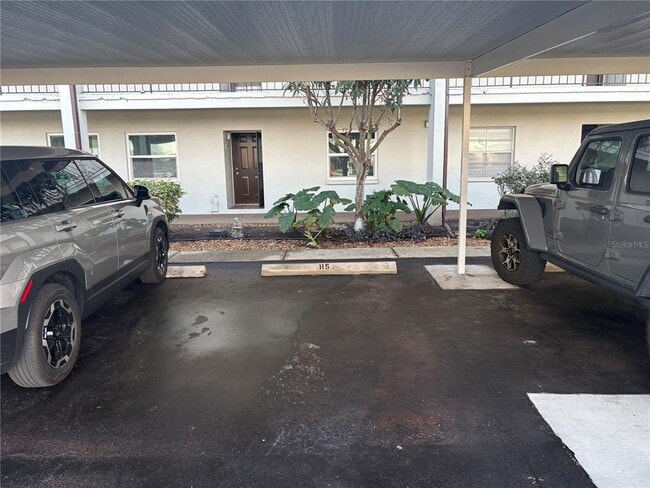 5157 Silent Loop in New Port Richey, FL - Building Photo - Building Photo