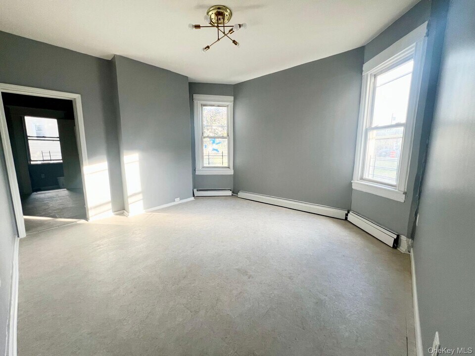 12 Riverview Pl in Yonkers, NY - Building Photo