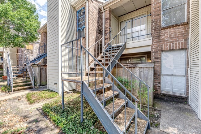 property at 3900 Woodchase Dr