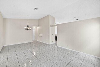 10001 Country Brook Rd in Boca Raton, FL - Building Photo - Building Photo