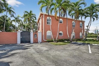 1405 Miami Rd, Unit 5 in Fort Lauderdale, FL - Building Photo - Building Photo