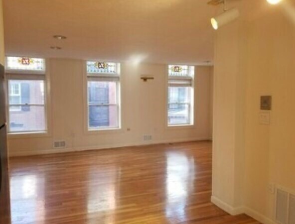 87 Myrtle St, Unit 3 in Boston, MA - Building Photo - Building Photo