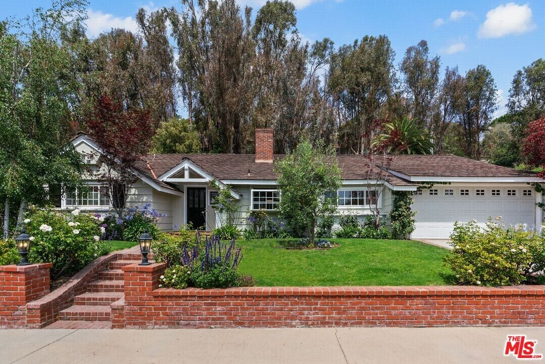 1401 Jonesboro Dr in Los Angeles, CA - Building Photo
