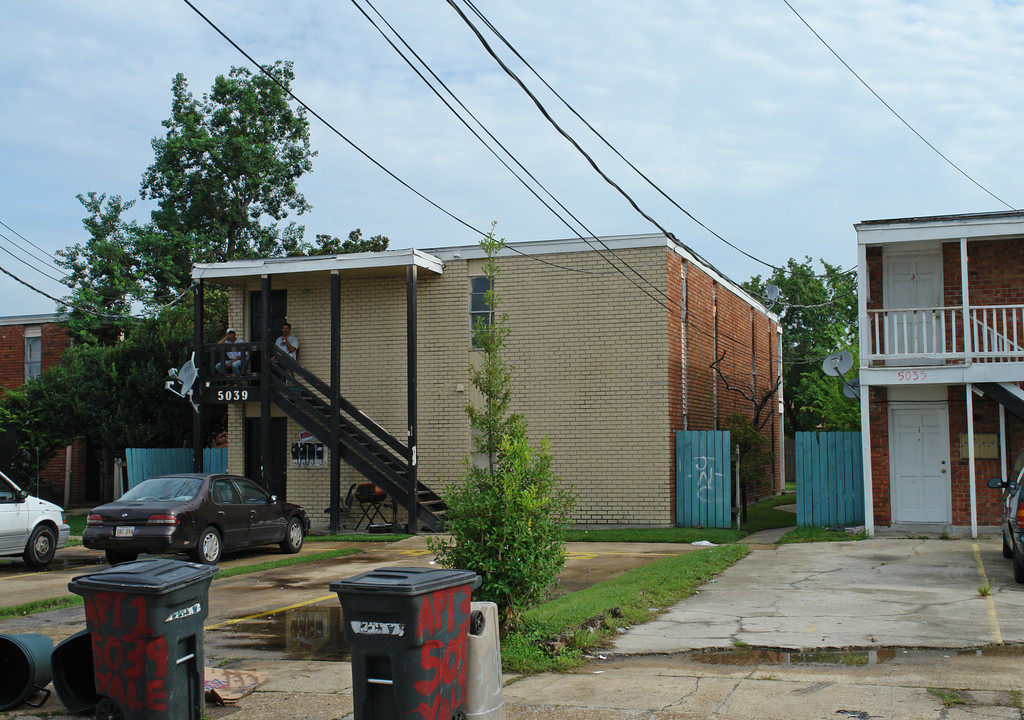 5039 Yale St in Metairie, LA - Foto de edificio