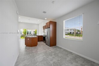 5120 Willow Crk Dr in Westlake, FL - Building Photo - Building Photo