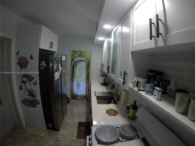 1698 NE 182nd St in North Miami Beach, FL - Building Photo - Building Photo