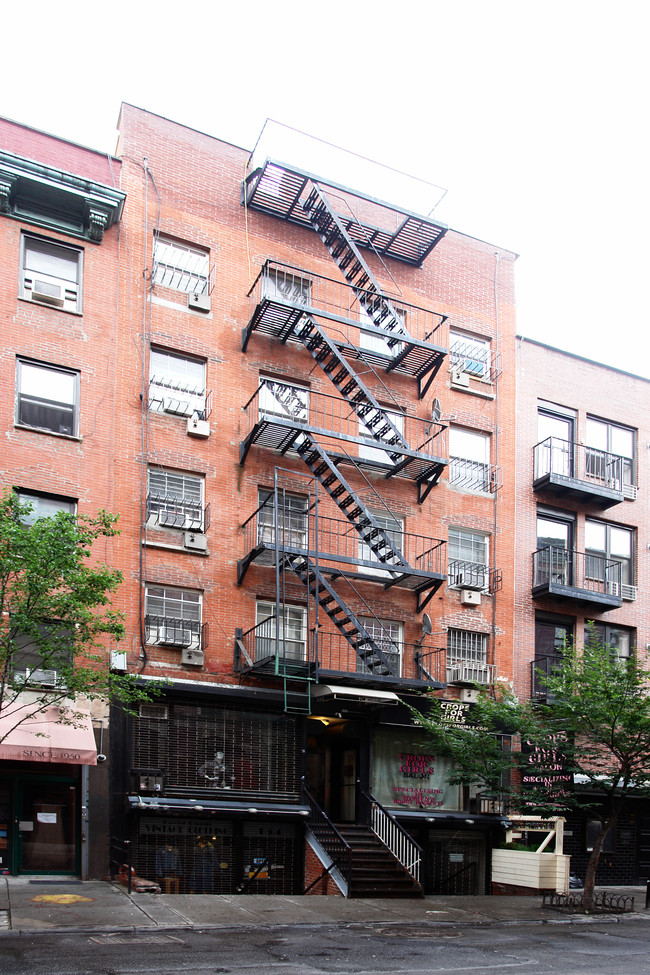 154 Orchard Street in New York, NY - Foto de edificio - Building Photo