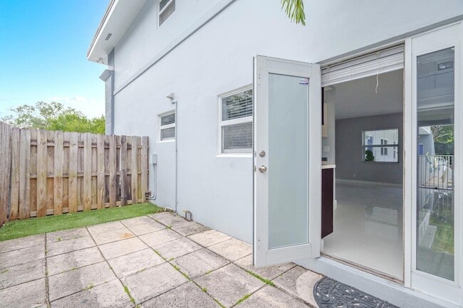 416 NE 15th Ave, Unit 3 in Fort Lauderdale, FL - Building Photo - Building Photo