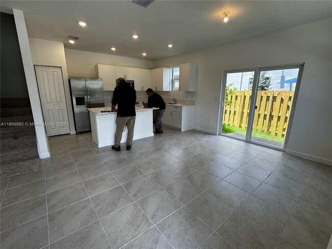 128 SW 184th Way in Pembroke Pines, FL - Building Photo - Building Photo