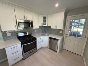 645 W Park Ave in Libertyville, IL - Building Photo - Building Photo