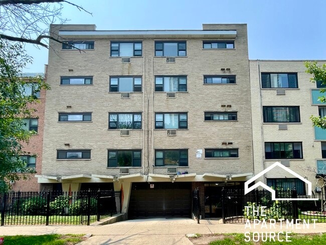6006 N Kenmore Ave, Unit 205 in Chicago, IL - Foto de edificio - Building Photo