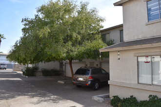 7355 N Black Canyon Hwy in Phoenix, AZ - Building Photo - Building Photo