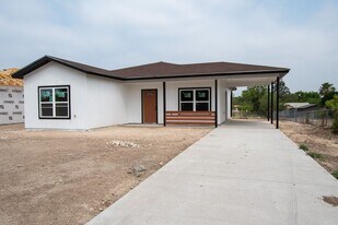 1105 West Dr in Del Rio, TX - Building Photo