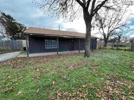 1030 Wesley Dr in Wichita Falls, TX - Building Photo