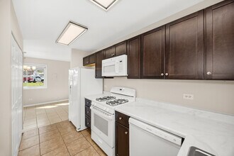 532 Alton Ct in Carol Stream, IL - Building Photo - Building Photo