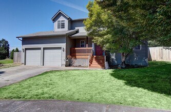 1228 E Reid Ct in La Center, WA - Building Photo - Building Photo