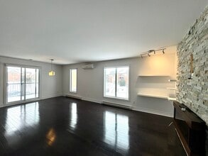 8000 De Londres Rue in Brossard, QC - Building Photo - Building Photo